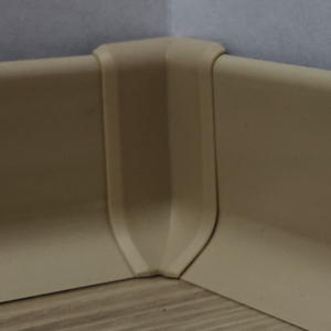 Roh k soklu vnitřní PVC Profil-EU cappuccino, výška 40 mm, SKPVCVNIR4CA